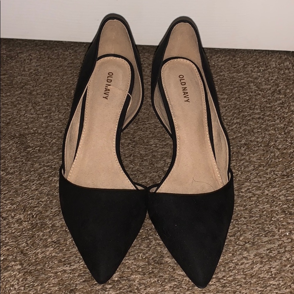 Black pointed toe heel